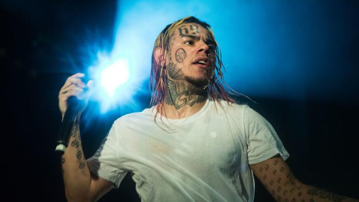 Tekashi 6ix9ine Exposes Cardi B Fans For Trying To Block Him From Going 1